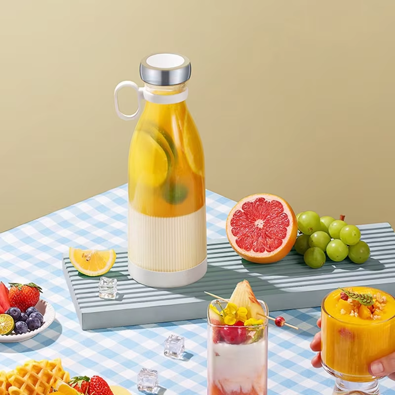 Mini USB Rechargeable Juice Cup / Portable Fruit Blender for Travel
