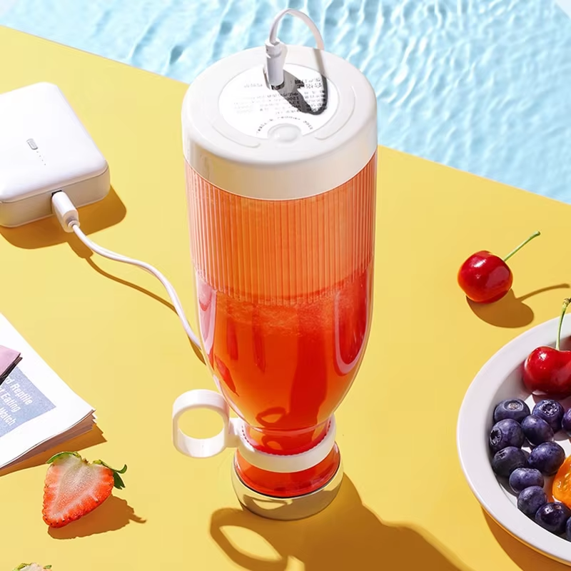Mini USB Rechargeable Juice Cup / Portable Fruit Blender for Travel