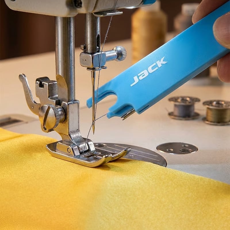 Sewing tools – universal needle threader