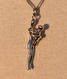 Mother Child Embrace Pendant Necklace | Parent Kid Holding Hands Charm – Sentimental Gift for Mother's Day Father's Day